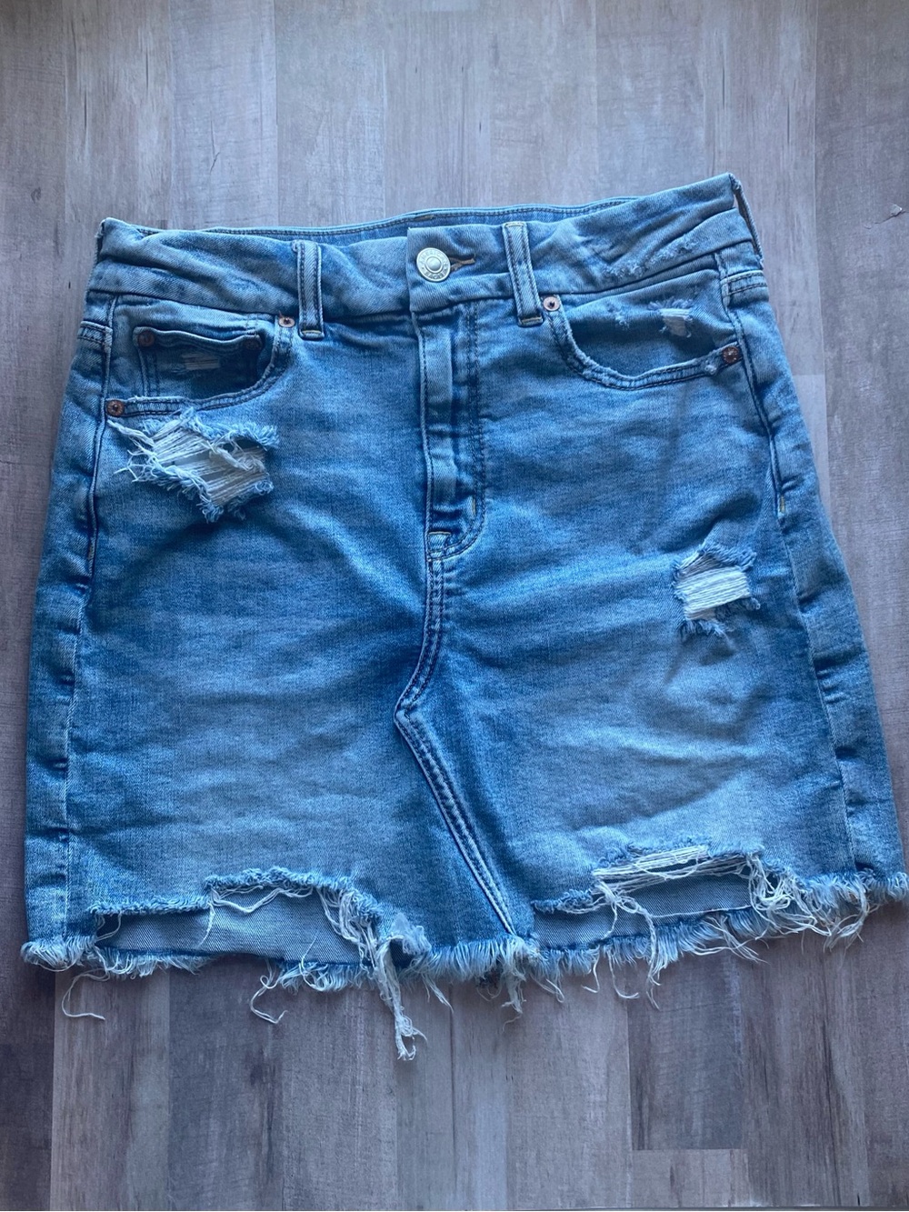 American Eagle Curvy Mid-Rise Denim Mini Skirt Size 8 Distressed Raw Hem